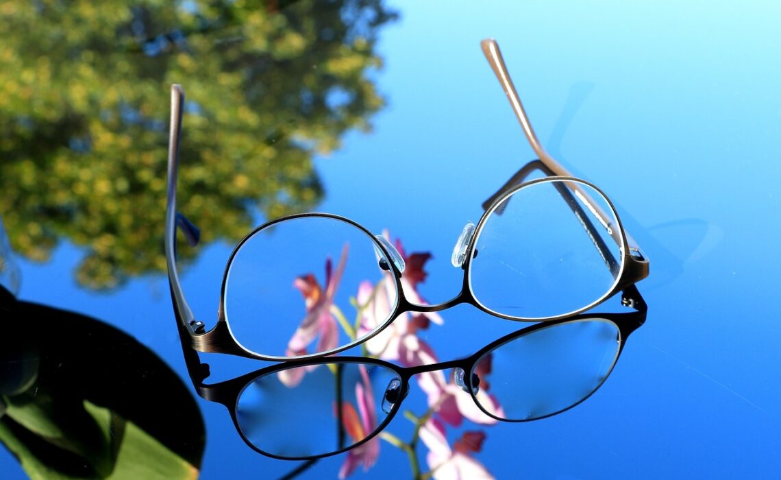 Nowości w trendach oprawek okularowych – styl i funkcjonalność w jednym